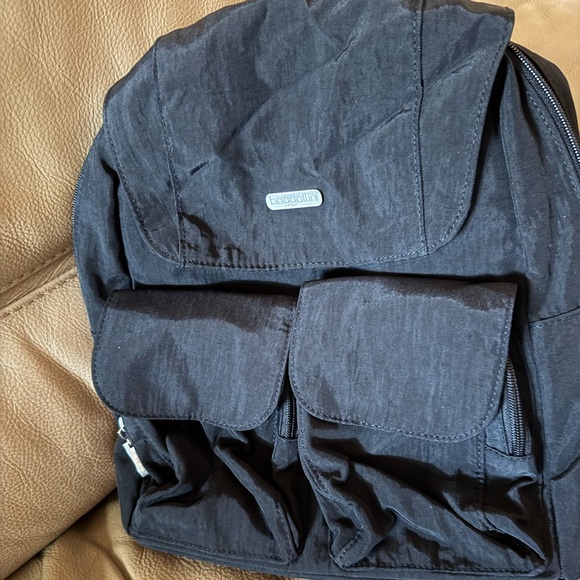 Baggallini Black Classic Travel Backpack Bag Pockets Zippers - Picture 2 of 15